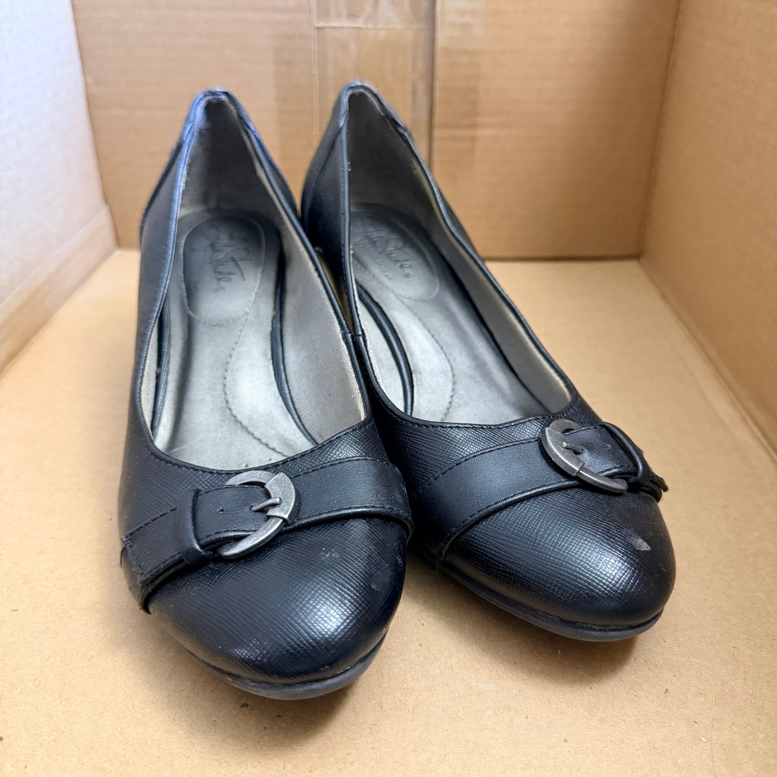 Life Stride Julep Womens 7 Black Wedge Pumps Comfort Dress Shoes Buckle Accent — image 2 of 8